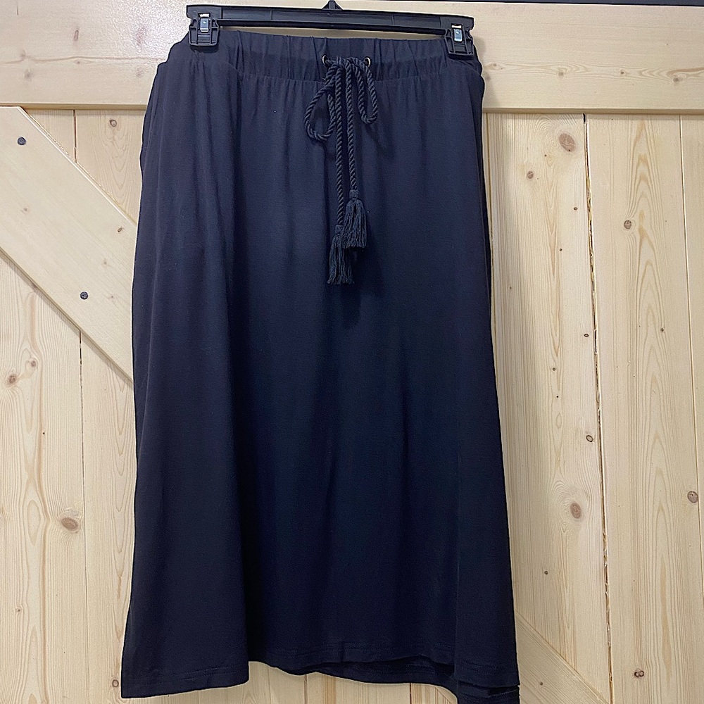 ❤️😊St.John’s Bay Black Relaxed Drawstring MIDI Skirt w/Frontal Pockets